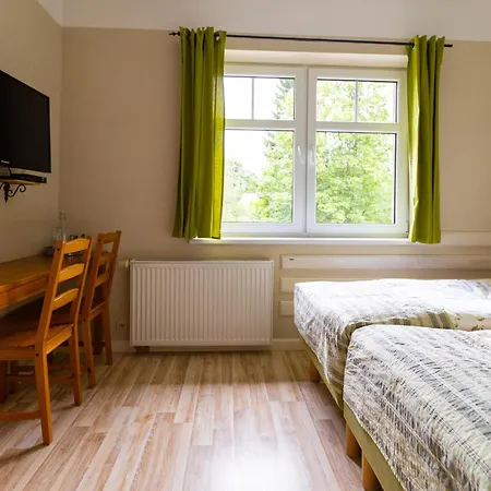 Dom Pod Koziolkami Bed & Breakfast 3*