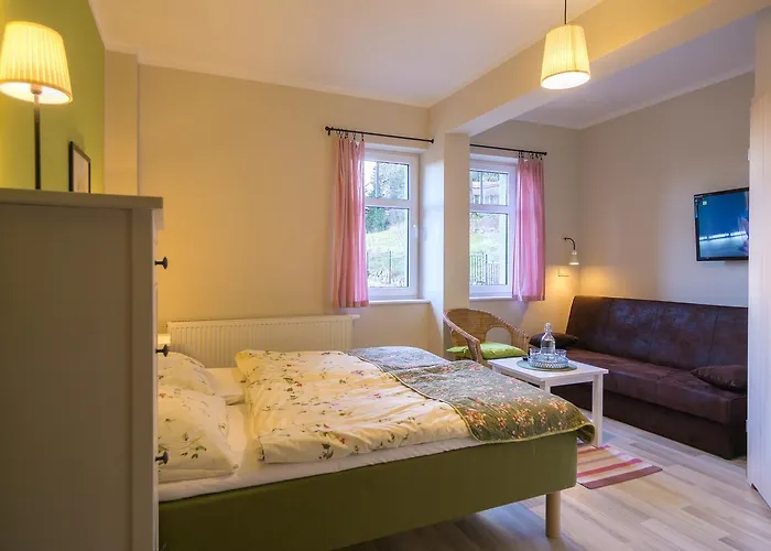 Dom Pod Koziolkami Bed & Breakfast 3*